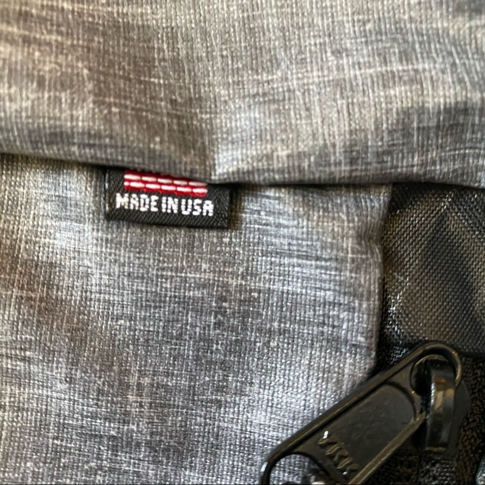 🆕Flowfold Commuter Center Zip Backpack Gray USA - Picture 5 of 9